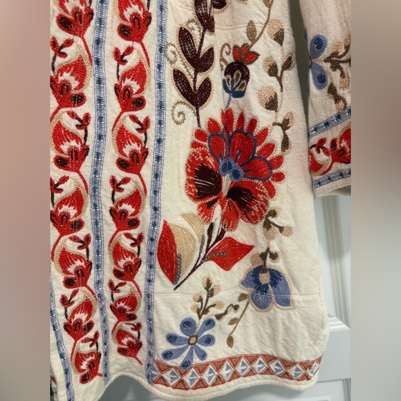 Johnny Was Cream Cardigan with Red and Blue Floral Embroidery-Limited Edition - Picture 4 of 11